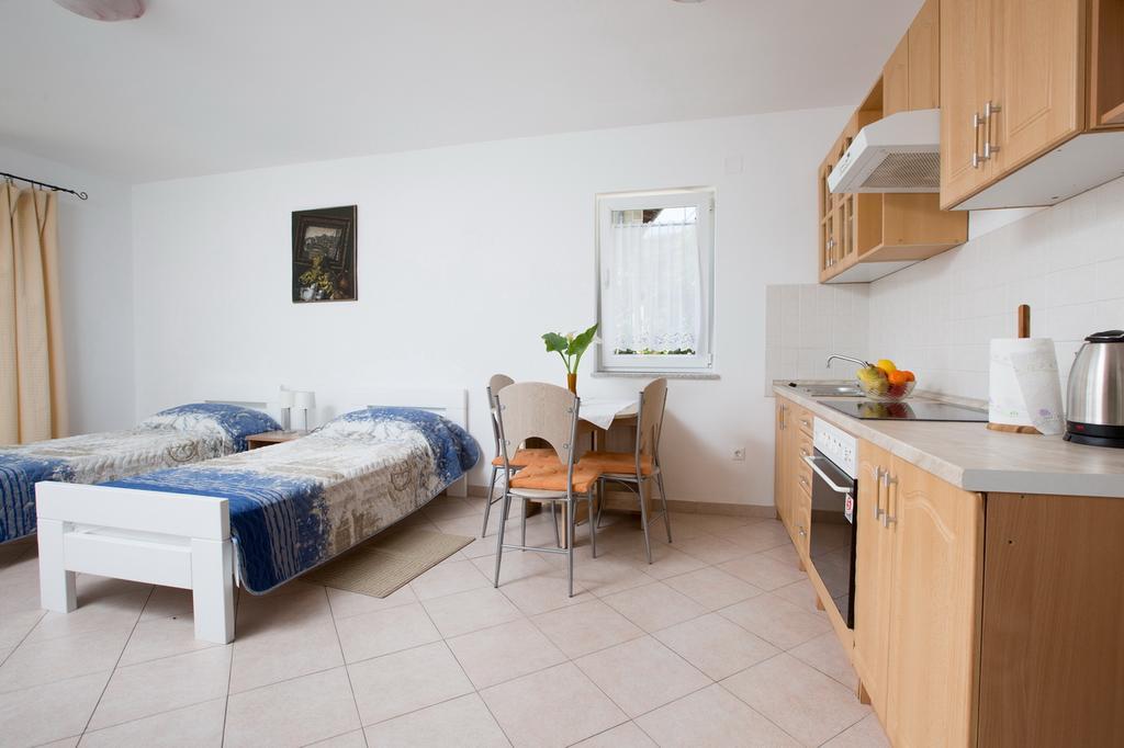 אופטיה Apartmani Ve-Ro מראה חיצוני תמונה